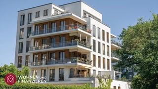 Mehrstöckiger Neubau mit verschiedenen Wohnungen