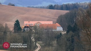 Saniertes Bauernhaus auf dem Land