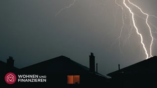 Blitz beim Haus