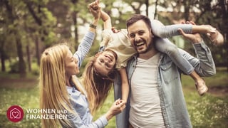 Glückliche Familie mit einem Kind