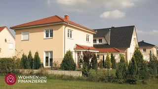 Wohnsiedlung mit neu gebauten Häusern