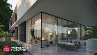 Neu gekauftes Haus mit Glaswänden