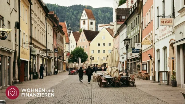 Ladenstraße mit Gewerbeimmobilien