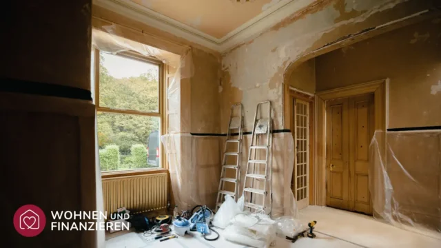 Kahle Wände bei der Renovierung eines alten Hauses