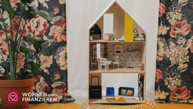 Puppenhaus symbolisiert Haus für 200.000 €